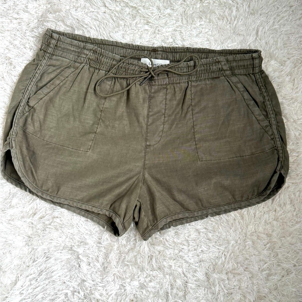 EverEve Level 99 Olive Green Women's Shorts size large